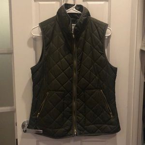 Old Navy Olive Quilted Vest in size Medium
